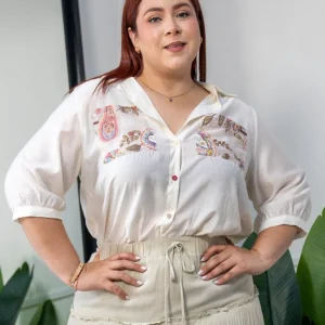 Camisa Curvy Manga Larga con Bordado Beige