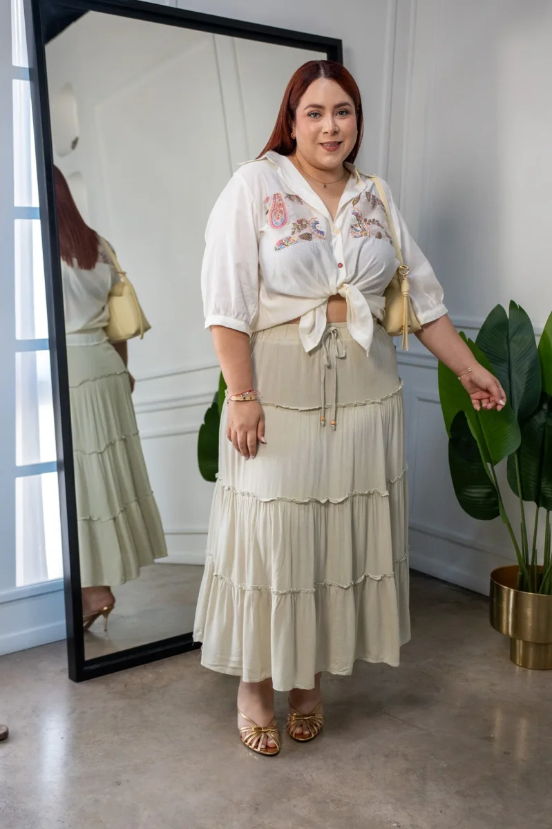 Camisa Curvy Manga Larga con Bordado Beige - Imagen 7