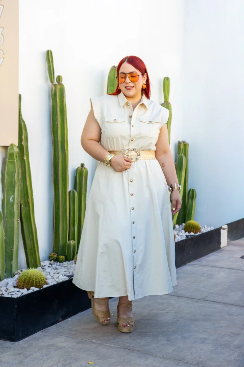 Vestido Maxi Camisero Curvy Sin Mangas Botones Dorados Beige - Imagen 4