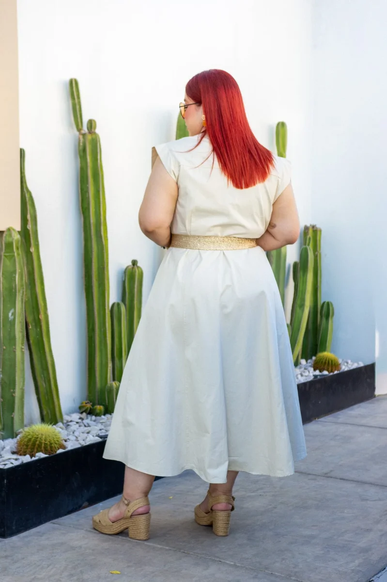 Vestido Maxi Camisero Curvy Sin Mangas Botones Dorados Beige - Imagen 5