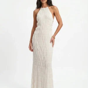 Vestido largo halter con textura plisada
