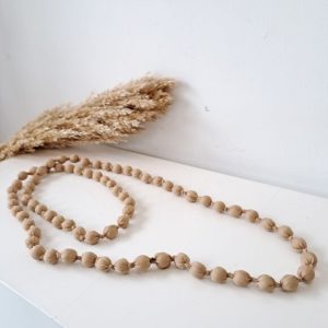 Collar largo bolas beige