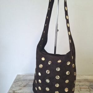 Bolso marrón tachuelas