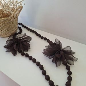 Collar largo bolas flor chocolate