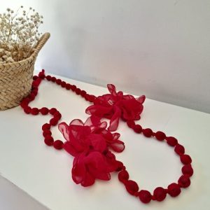 Collar largo bolas flor roja