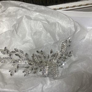 Prendido especial para novia en tonos plateada