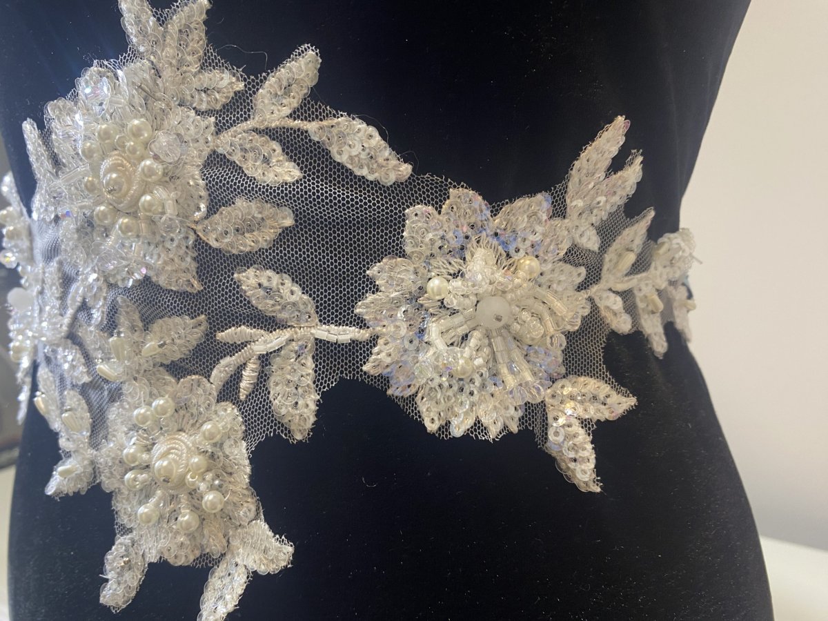 Aplicación vestido novia lentejuelas. - Imagen 3