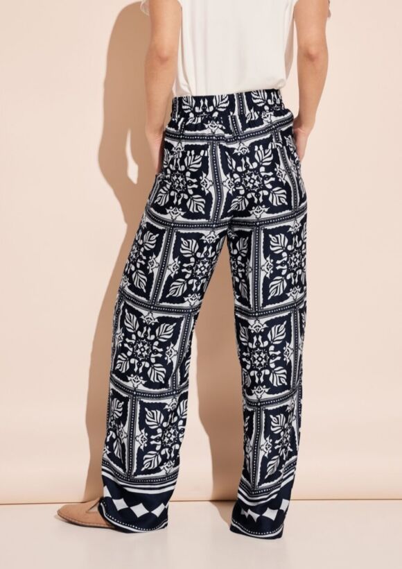 Pantalón raso estampado - Imagen 3