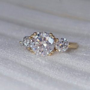 Anillo Belly 10K Moisanita 2.0CT Con Certificado GRA