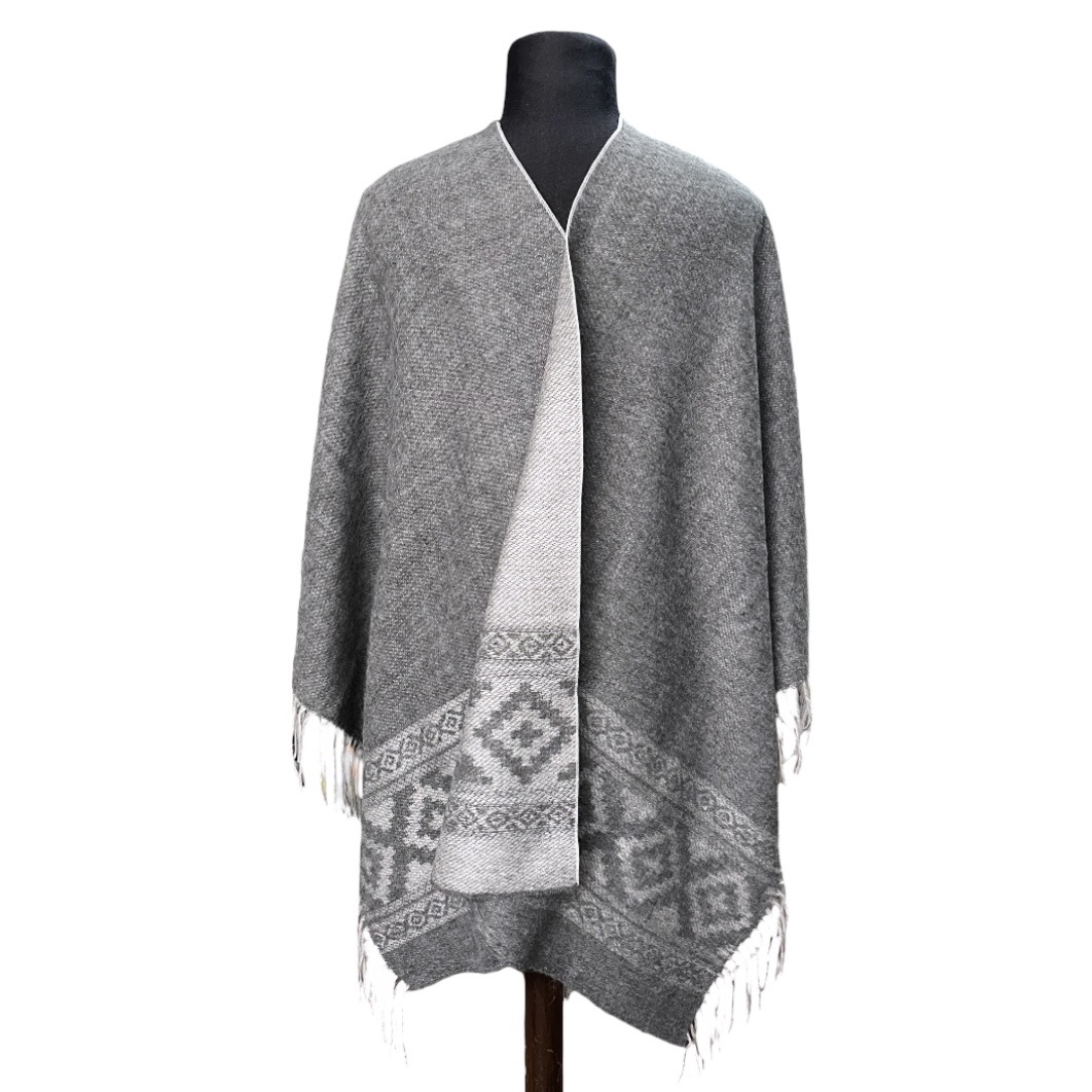 Ruana Atravesada Guarda Fleco Gris – Gris Oscuro - Imagen 2