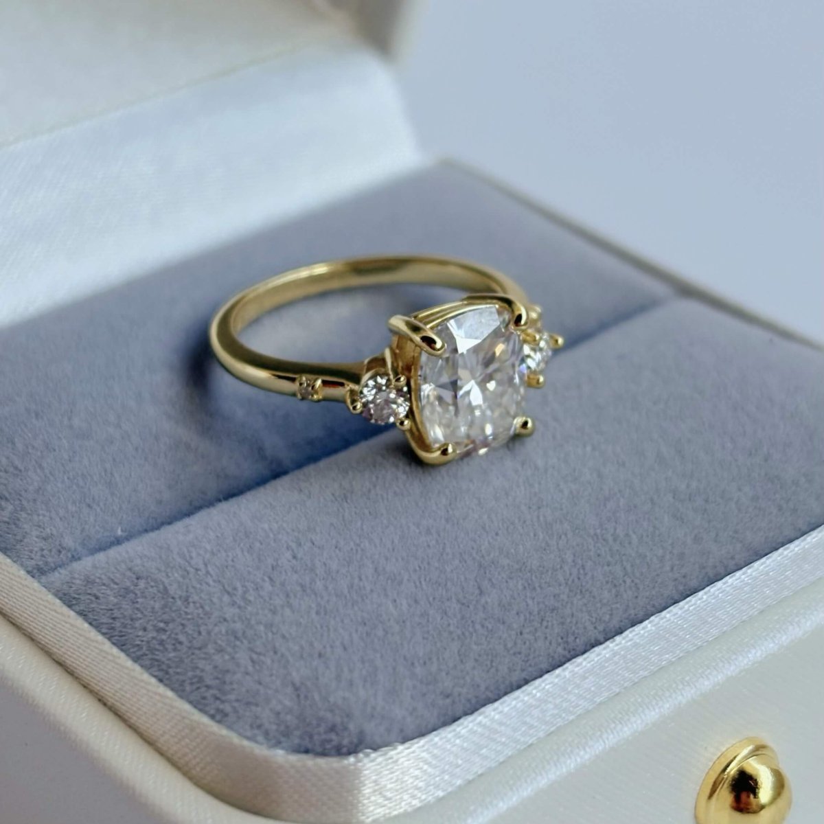 Anillo Adhara 14K Moisanita Cojín 3.0CT Con Certificado GRA - Imagen 6