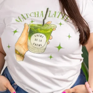 Playera Curvy Matcha Latte Pedrería Blanca