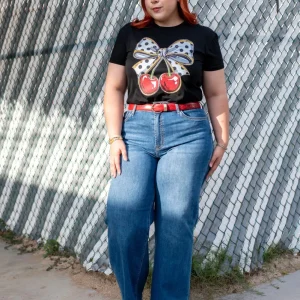 Playera Curvy Estampada Moño Cherry Polka Negro