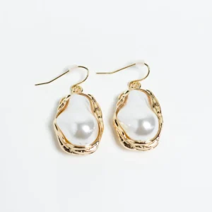 Aretes Colgantes Perla Barroca Marco Dorado Organico