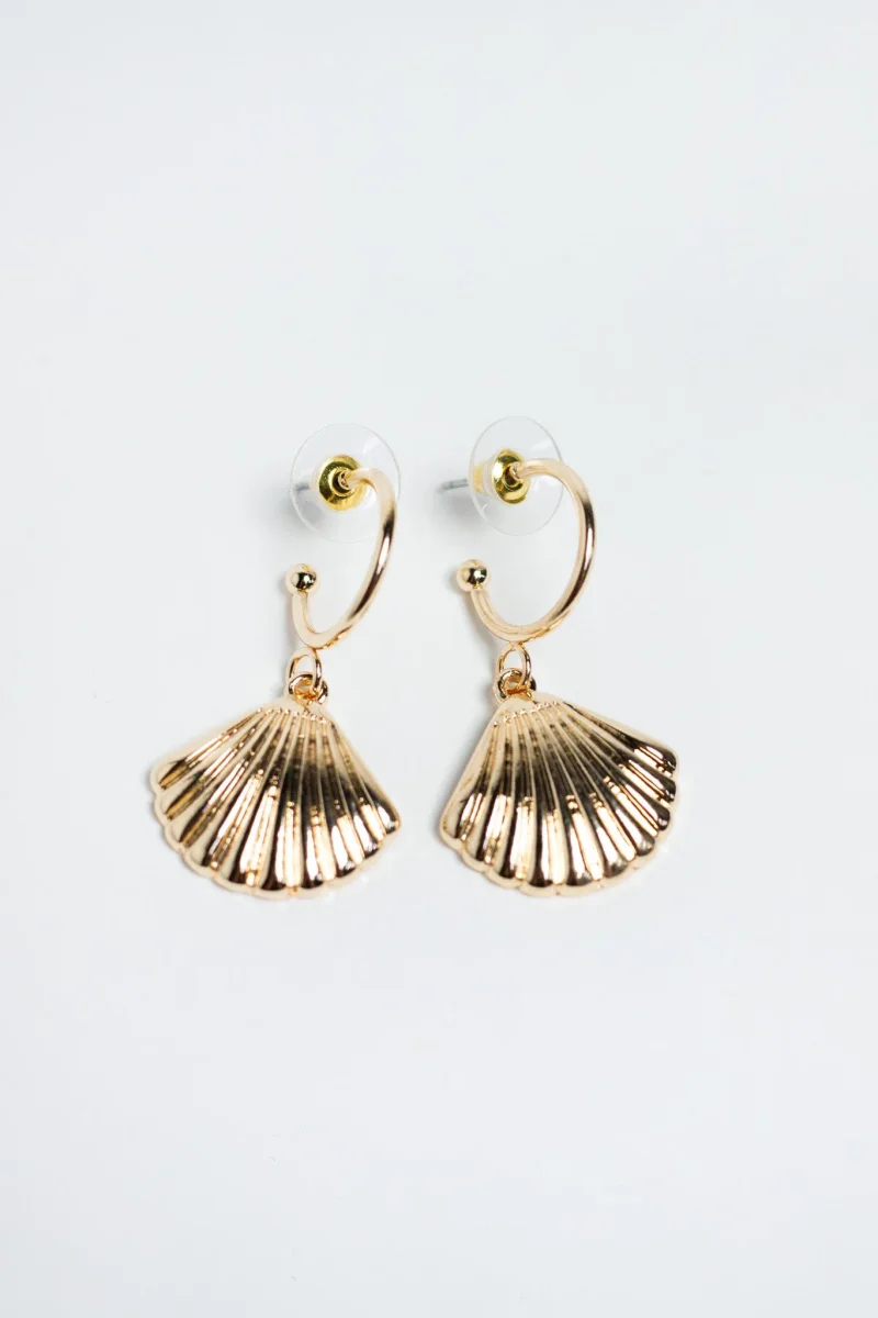 Aretes Argolla con Dije Concha Dorado - Imagen 2