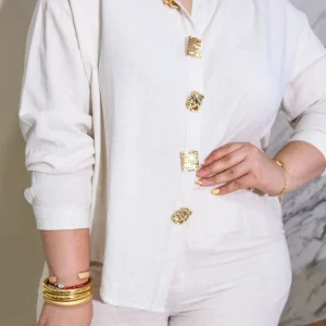 Camisa Curvy Lino Manga Larga Botones Cuadrados Dorados Beige
