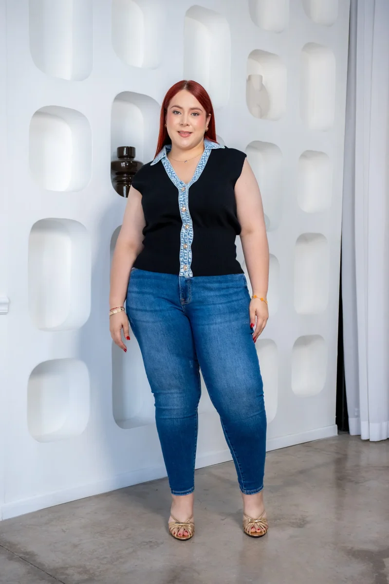 Chaleco Curvy Canalado Cuello Denim Negro - Imagen 2