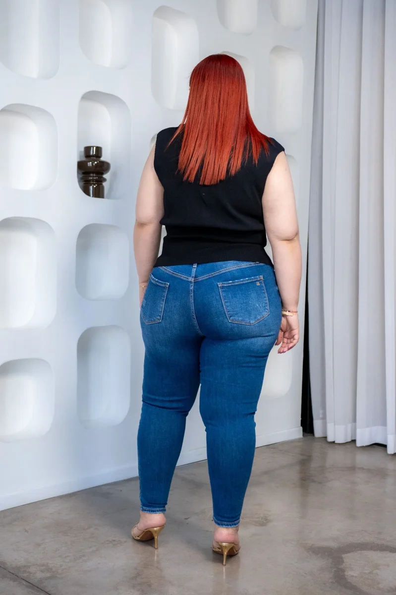 Chaleco Curvy Canalado Cuello Denim Negro - Imagen 7