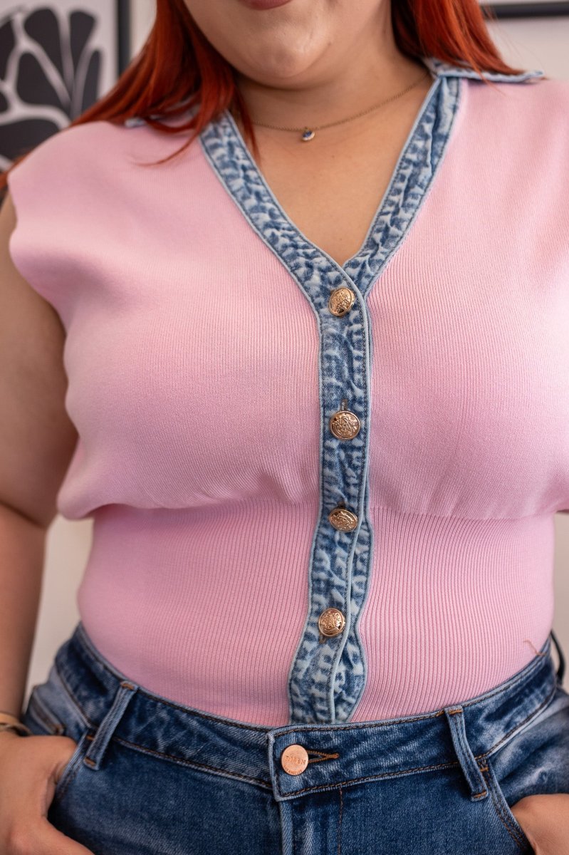 Chaleco Curvy Tejido Canalado Detalle Denim Hombreras Rosa - Imagen 5