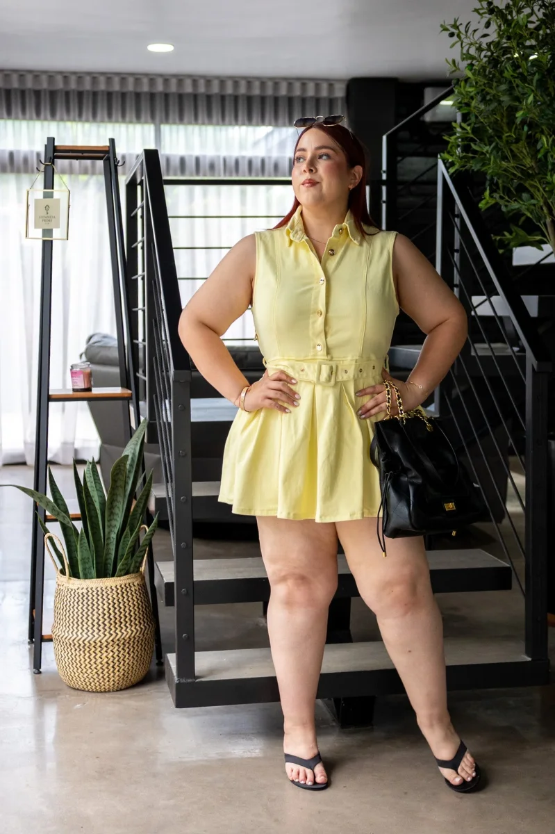 Vestido Corto Curvy Denim con Falda Voladita Amarillo - Imagen 4