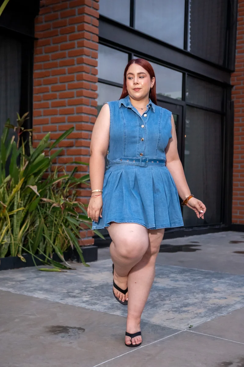Vestido Corto Denim con Lazo Curvy Claro - Imagen 7