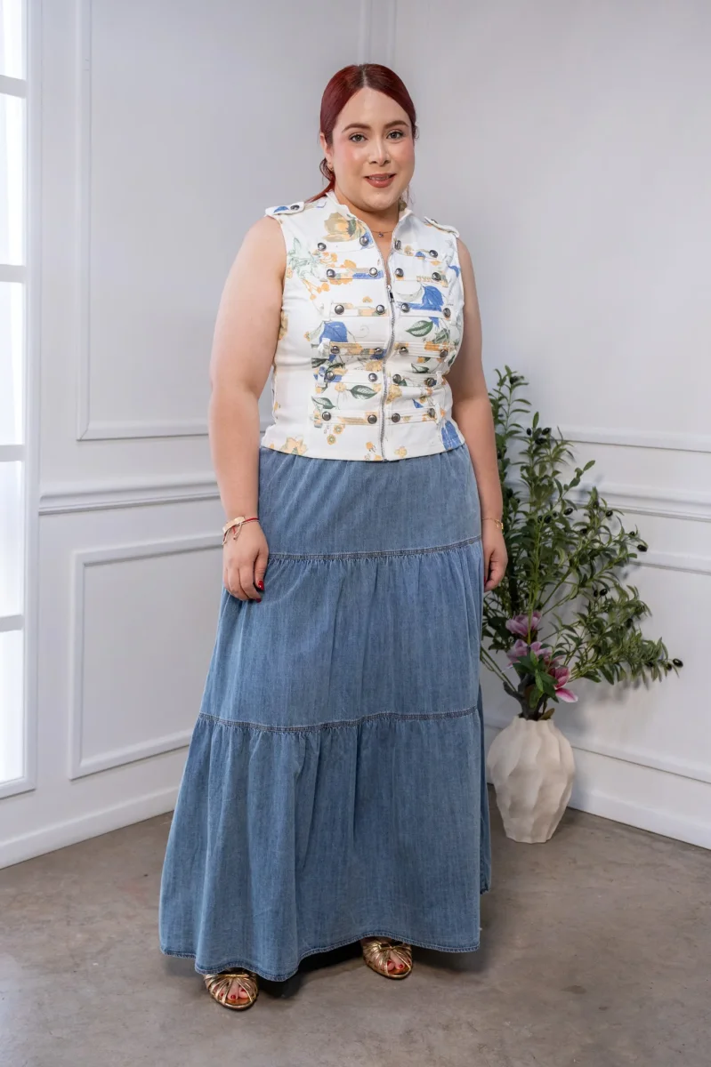 Chaleco Curvy Blanco Floral con Botones Metálicos - Imagen 5