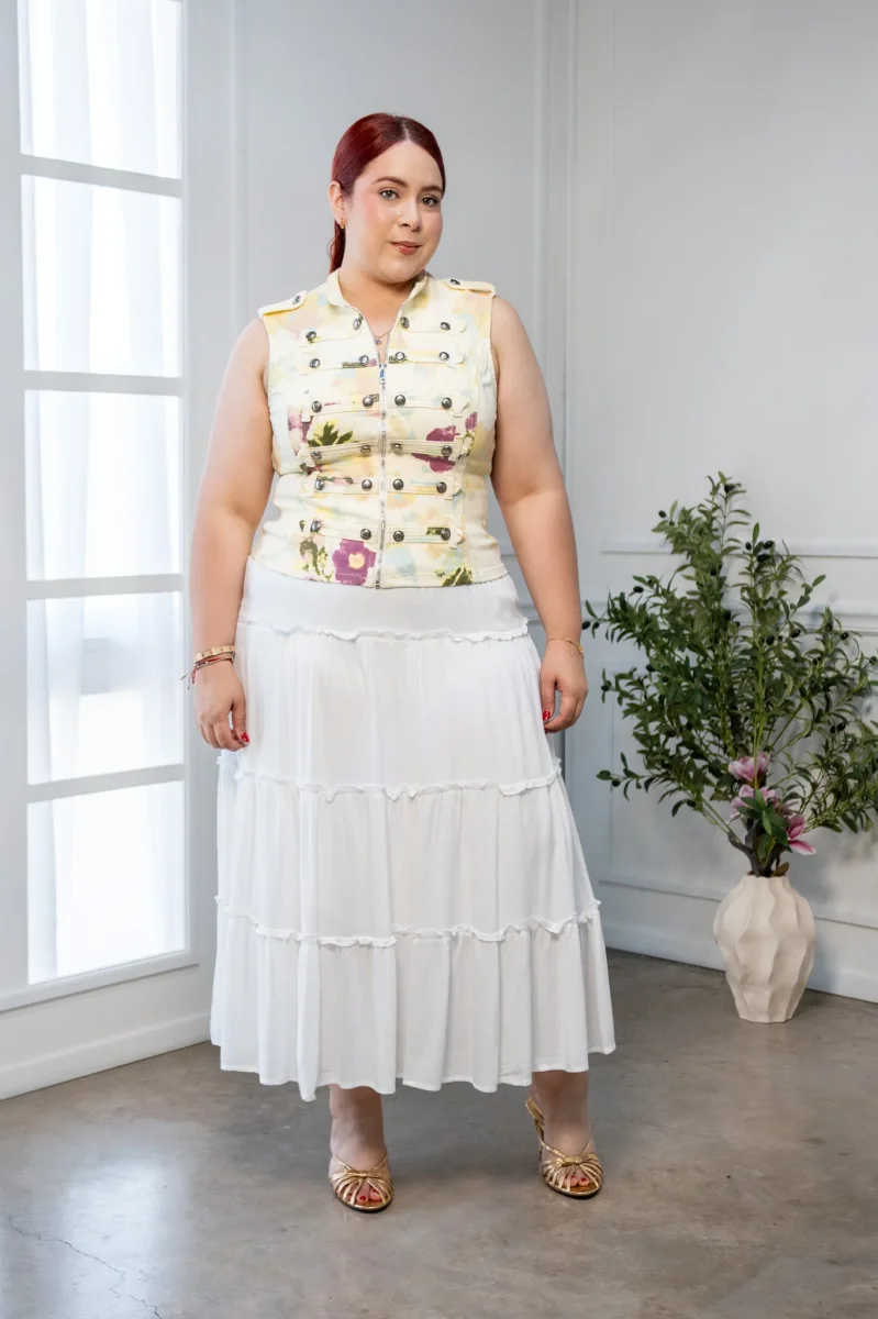 Chaleco Curvy Amarillo con Estampado Floral y Botones Metálicos - Imagen 4
