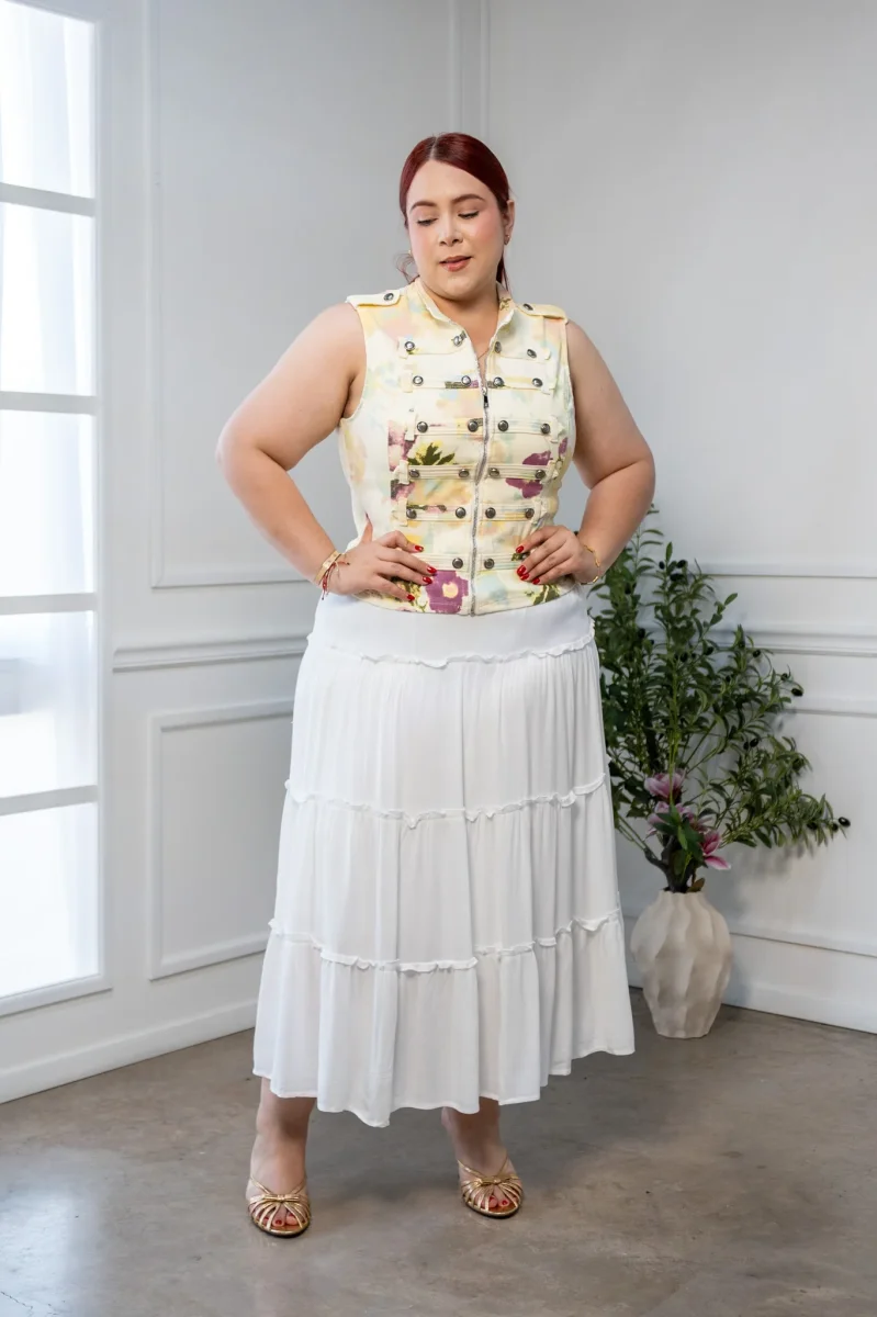 Chaleco Curvy Amarillo con Estampado Floral y Botones Metálicos - Imagen 5