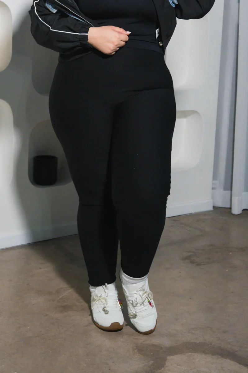 Leggings Curvy Fit Tiro Alto Pretina Gruesa Estiliza Figura - Imagen 9