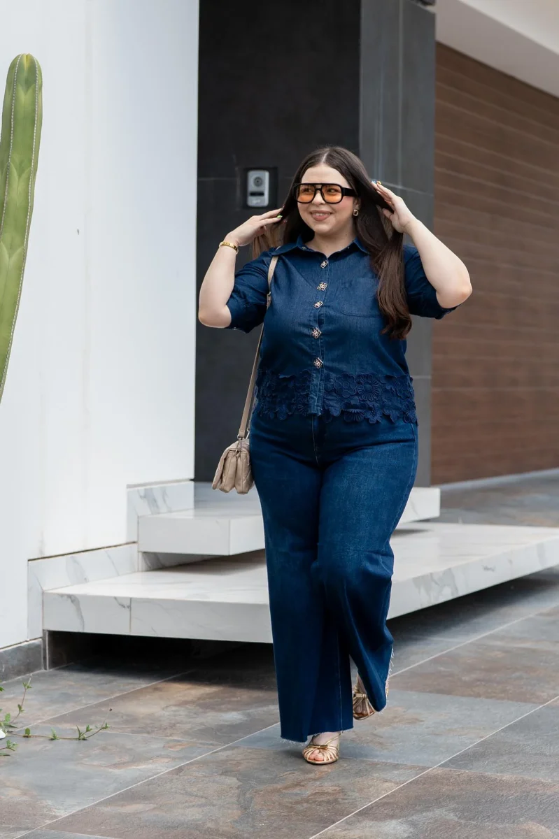 Camisa Denim con Encaje Cropped Curvy Oscuro - Imagen 5
