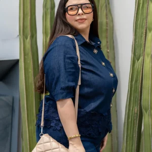 Camisa Denim con Encaje Cropped Curvy Oscuro