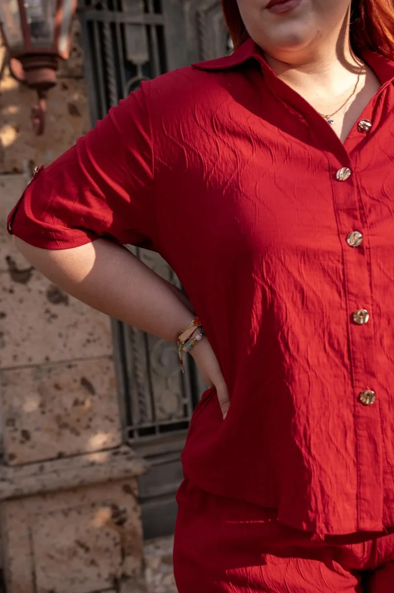 Set Curvy Camisa Cropped Pantalón Wide Leg Tinto - Imagen 5