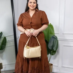 Maxi Vestido Curvy Camisero Bordado Café