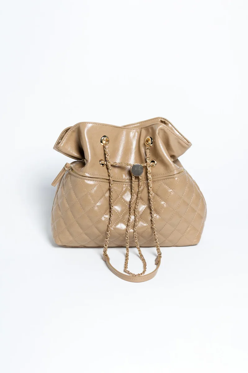 Bolsa Bucket Capitoneada Beige con Cadena Dorada