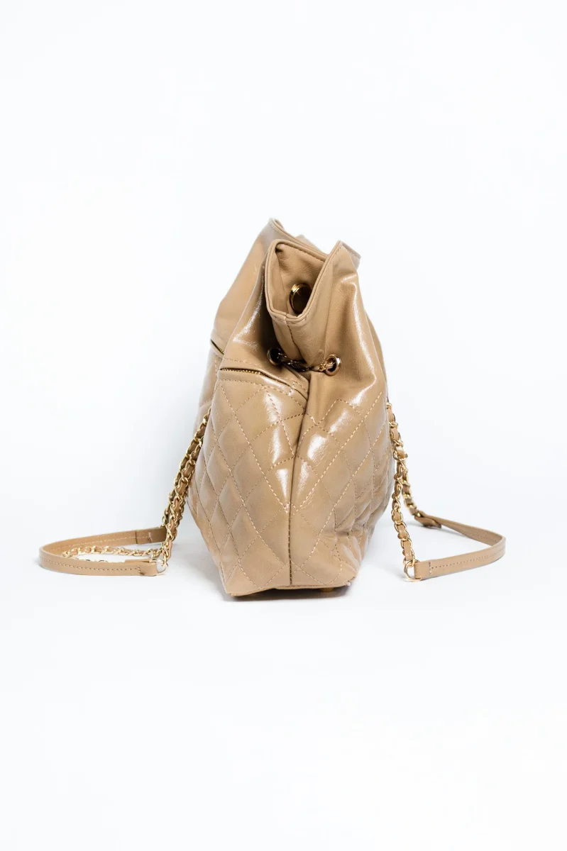 Bolsa Bucket Capitoneada Beige con Cadena Dorada - Imagen 3