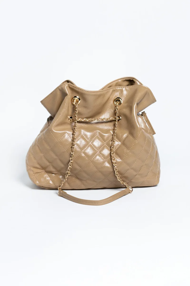 Bolsa Bucket Capitoneada Beige con Cadena Dorada - Imagen 5