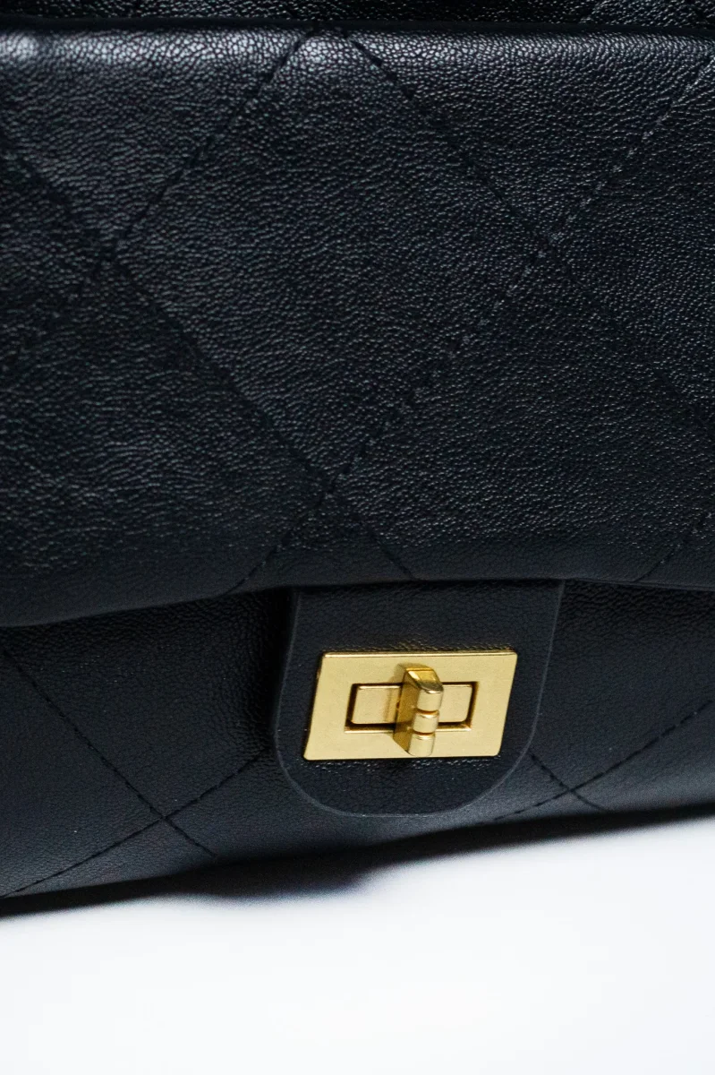 Bolsa Tote Negra Grande con Cadena Dorada - Imagen 5