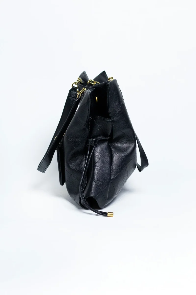 Bolsa Tote Negra Grande con Cadena Dorada - Imagen 4