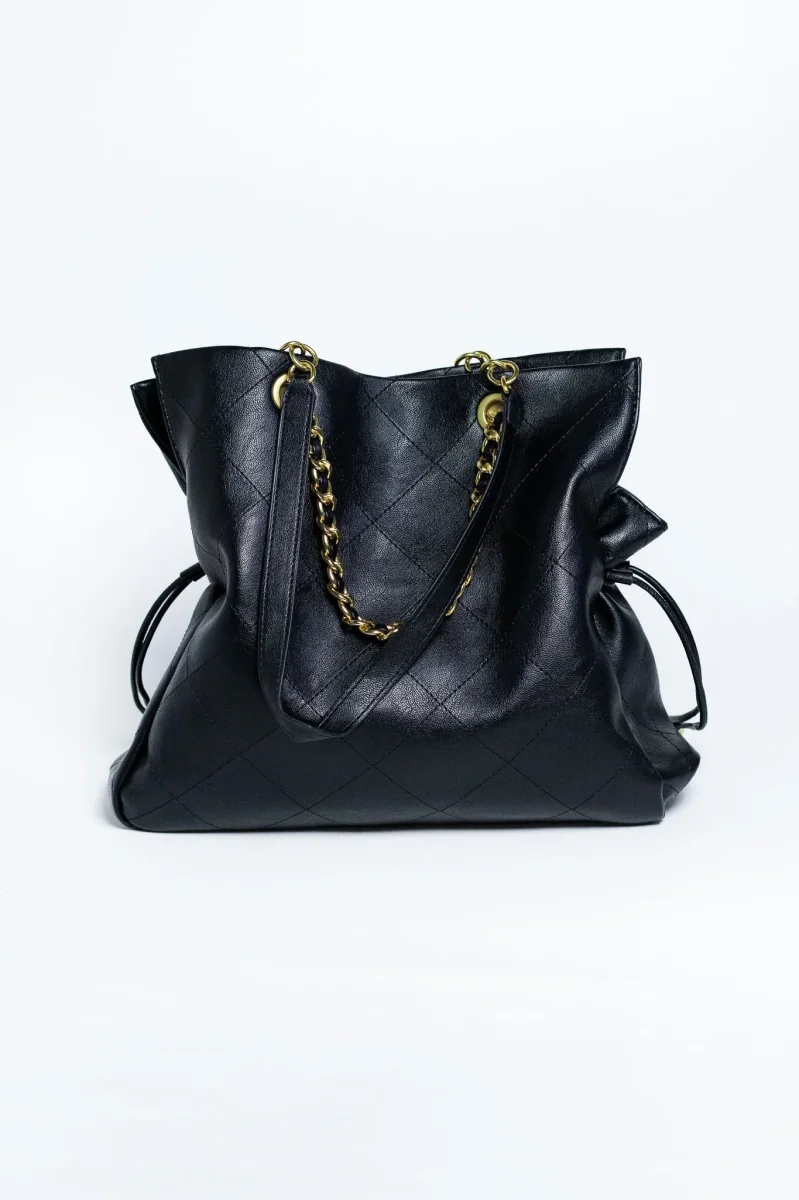 Bolsa Tote Negra Grande con Cadena Dorada - Imagen 6