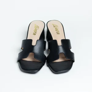 Zapatilla tipo hermes negra