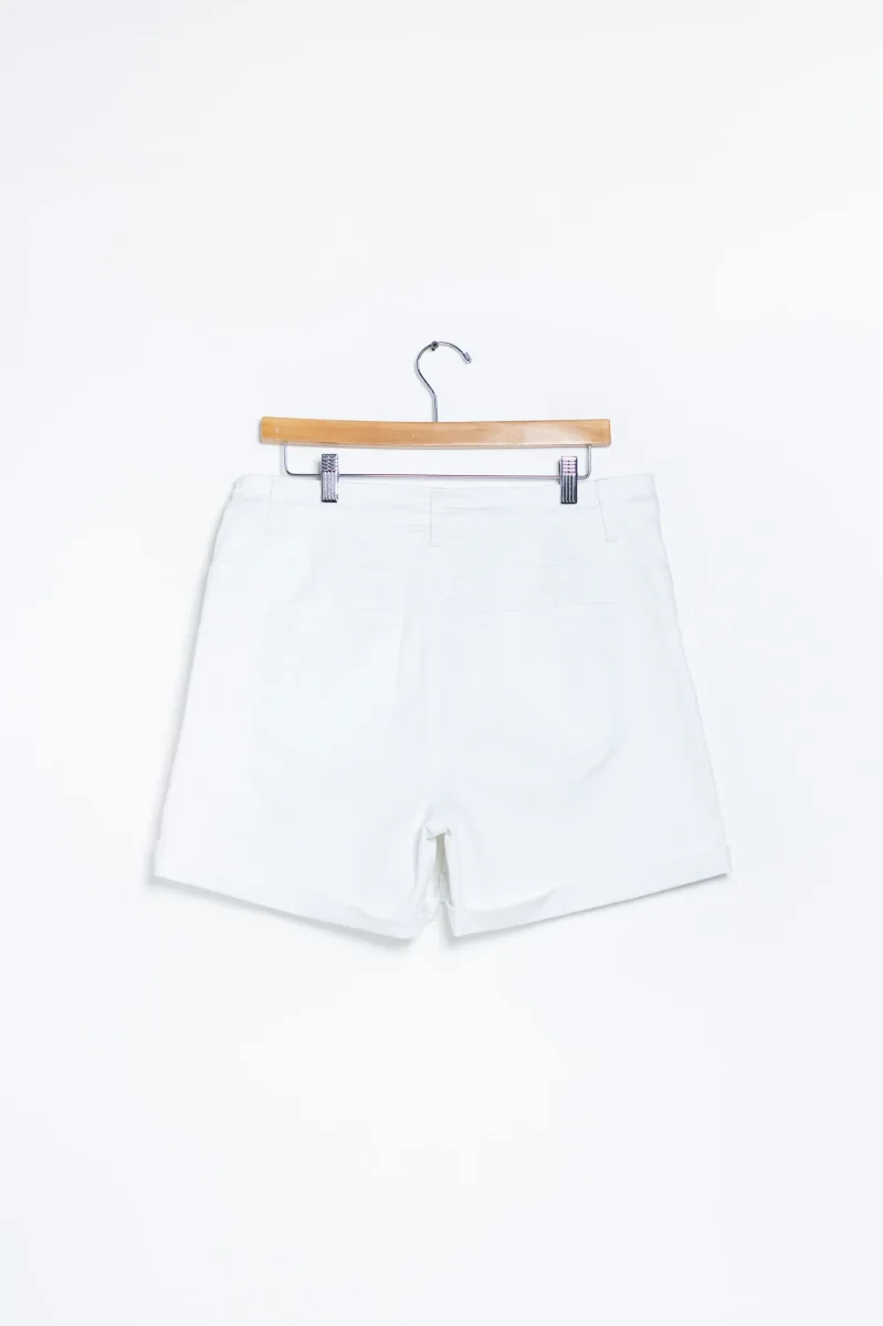 Short Curvy Mezclilla Blanco Stretch con Dobladillo Cintura Alta - Imagen 8