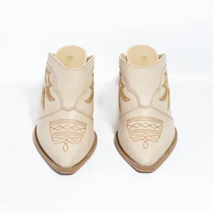 Botín Vaquero Beige Plus-Friendly Western Chic Atemporal