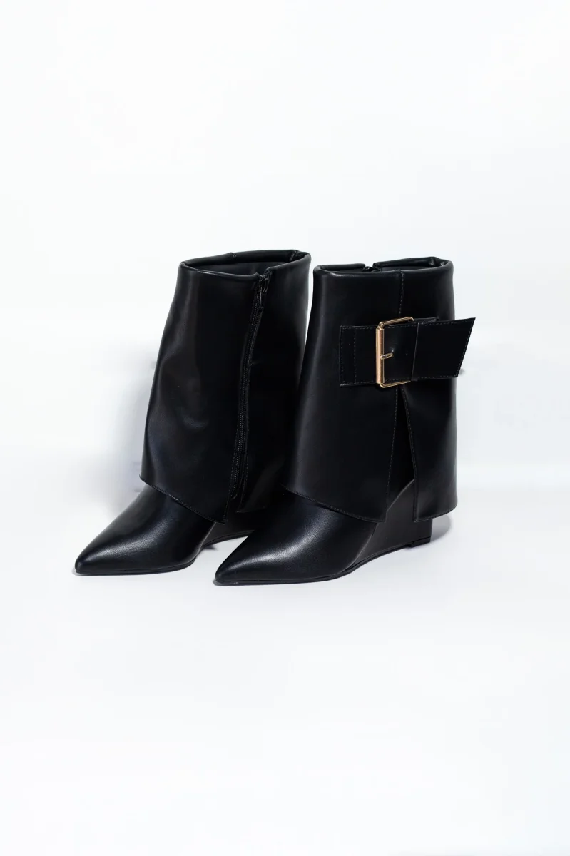 Botas Plus-Friendly Negras Tacón Corrido Punta Fina Hebilla - Imagen 4