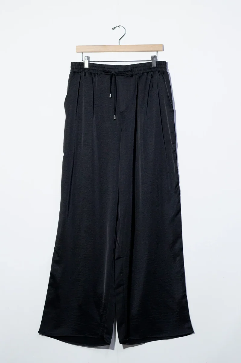 Set Curvy Pantalón Satín Brillo Sutil Elegante Eventos negro - Imagen 6