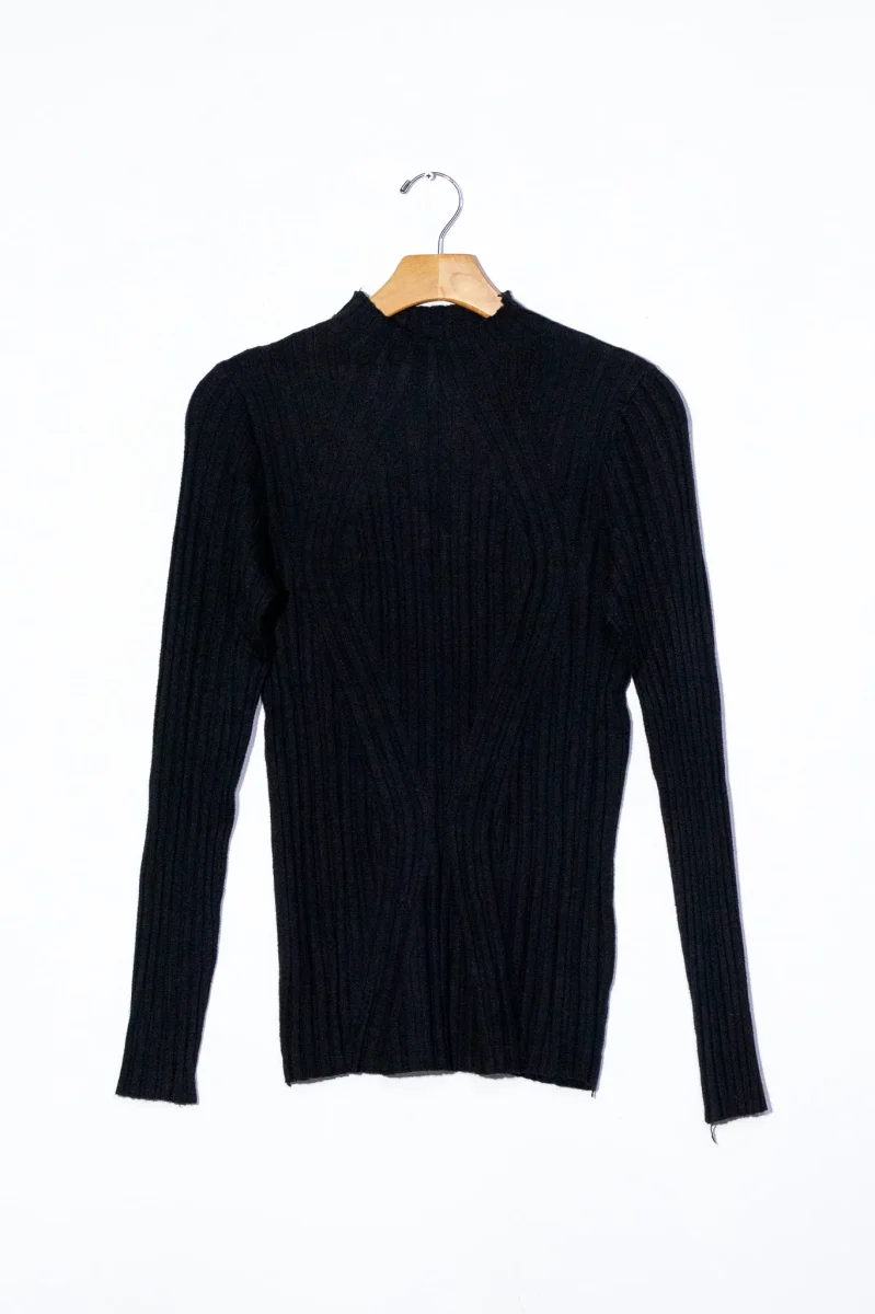 Blusa Curvy Básica Texturizada Negra Versátil Atemporal - Imagen 2