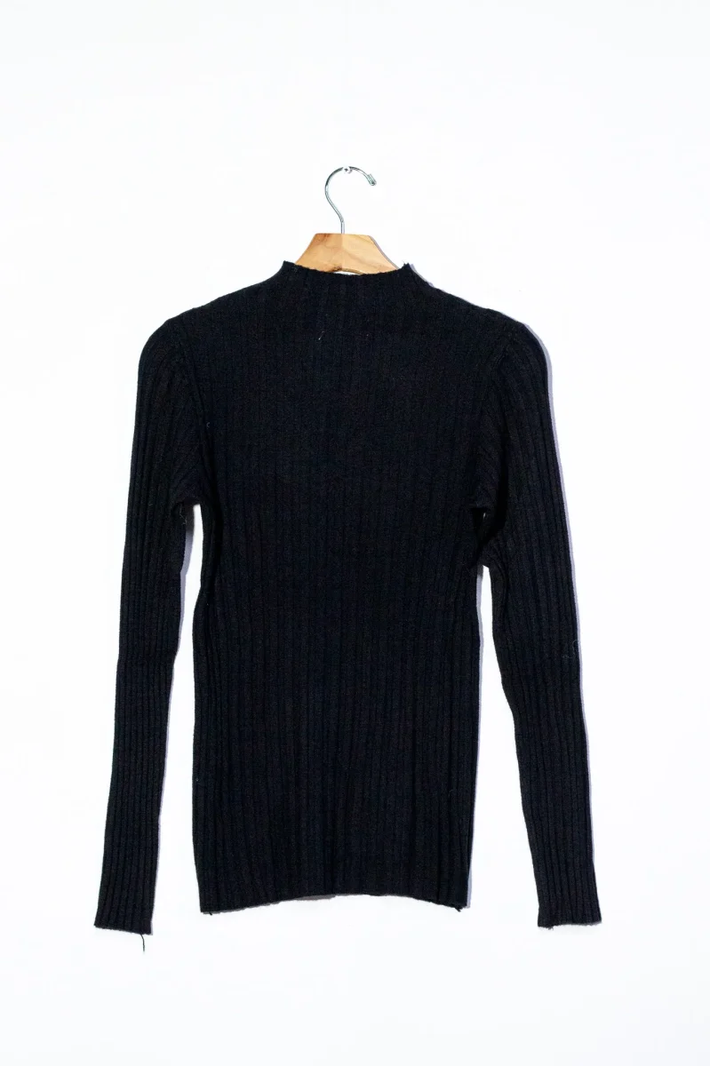 Blusa Curvy Básica Texturizada Negra Versátil Atemporal - Imagen 5