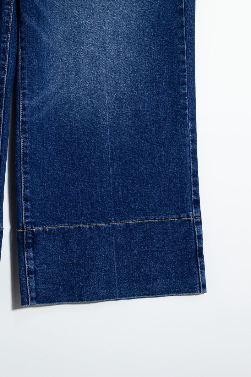 Jeans Crop Liso Curvy Oscuro - Imagen 7