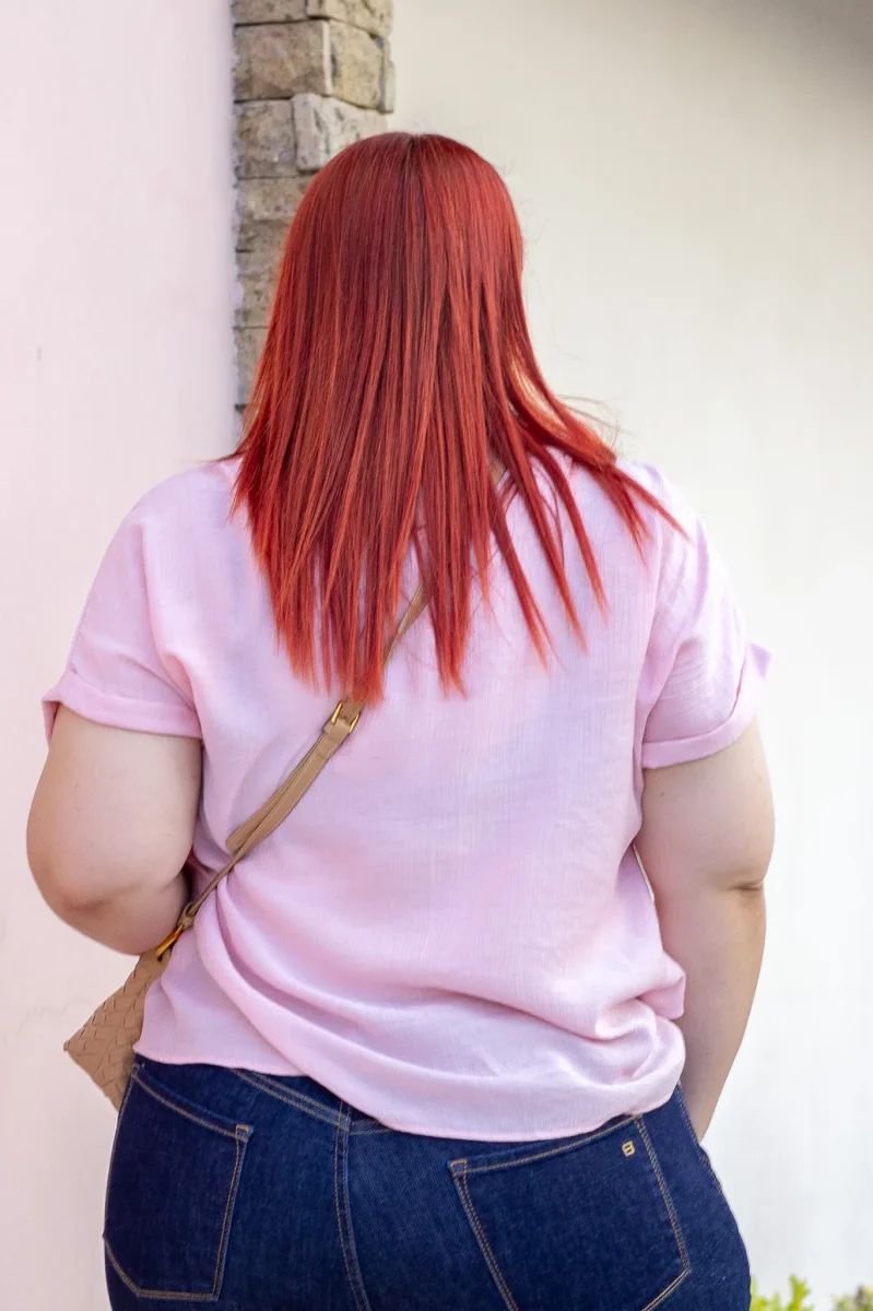 Camisa Curvy Cropped Lino con Bordado Rosa - Imagen 5