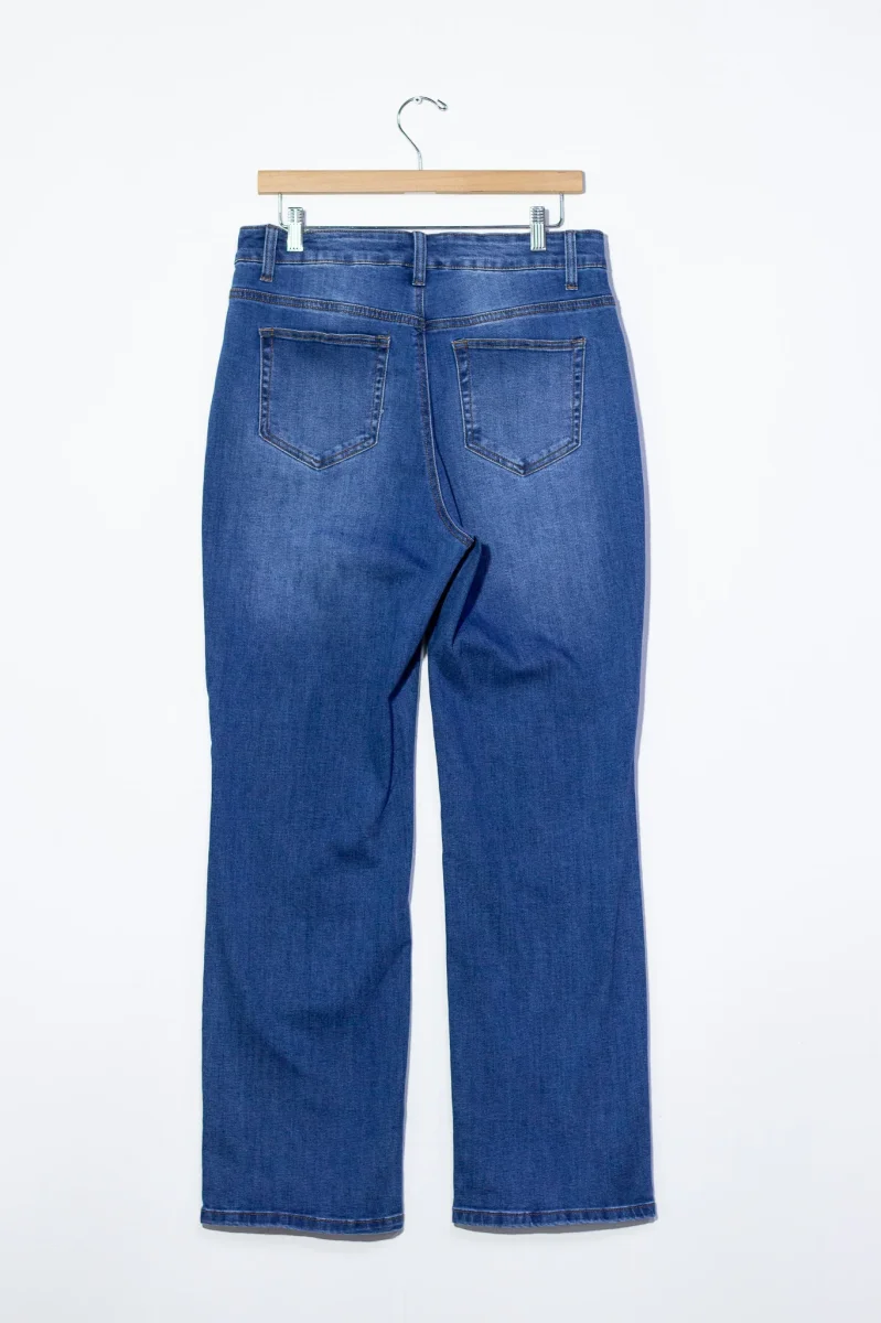 Jeans Curvy Recto Claro Stretch que Realza Curvas y Estiliza - Imagen 7