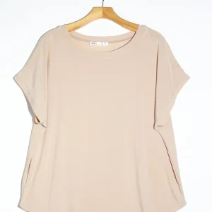 Blusa Curvy Licra Cuello Redondo Manga Corta Beige Oversize